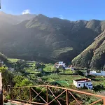 Casa Amarilla De Playa Benijo * Almaciga