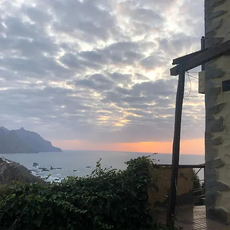 Casa Amarilla De Playa Benijo * Almáciga