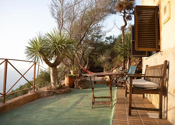 Casa Amarilla De Playa Benijo * Almaciga